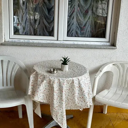 Golden Lily Apartment SJJ